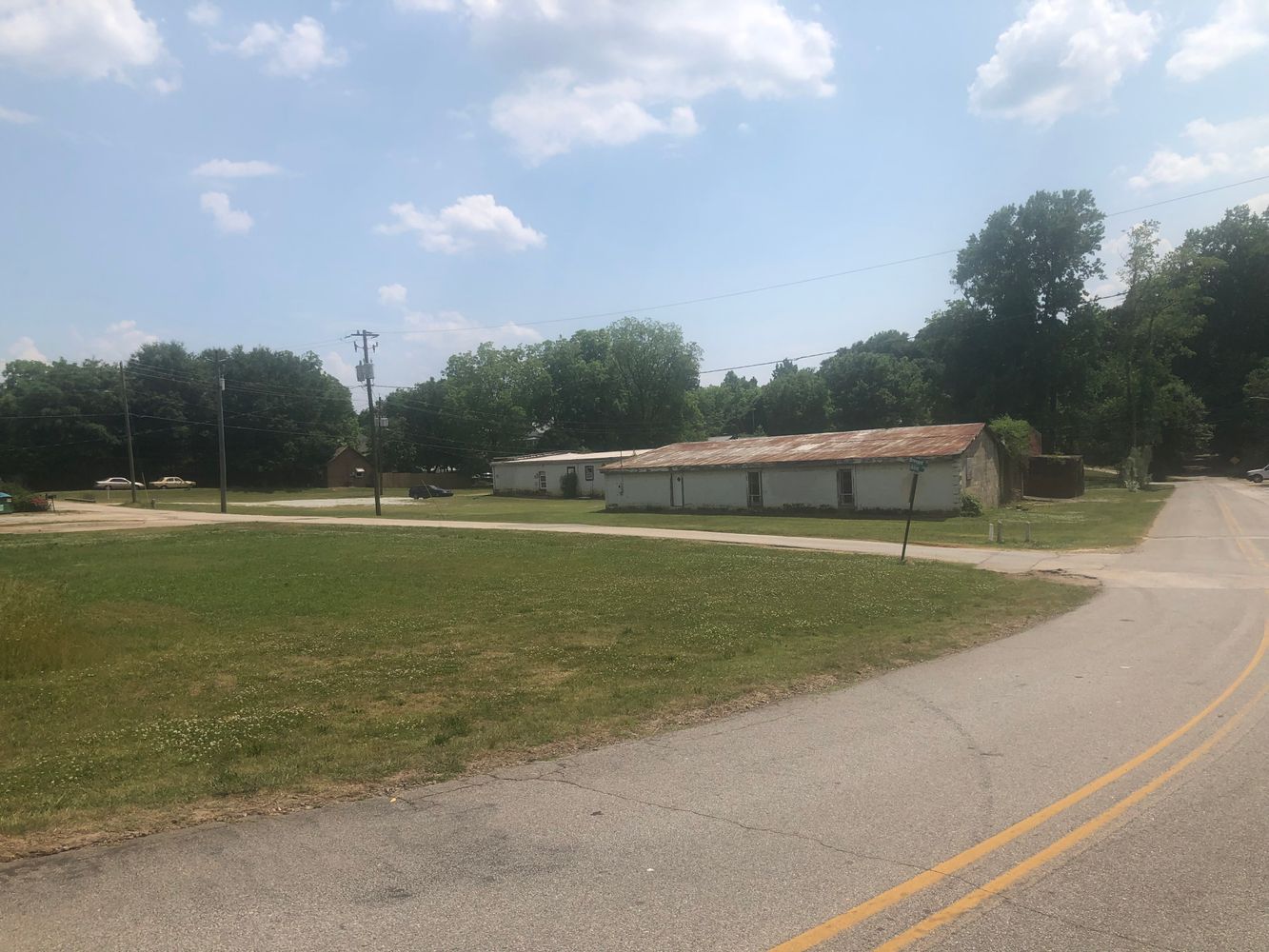 Maysville: 530 Sims St, Maysville, GA 30558